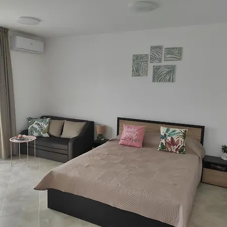 студио плумерия / Plumeria Apartment Obzor